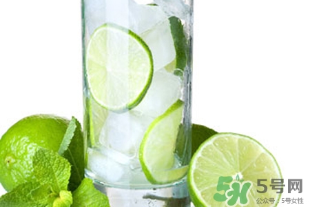 檸檬水可以用熱水泡嗎？檸檬水用涼水泡還是熱水泡？