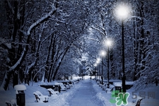 下雪穿什么鞋防滑效果最好？下雪天穿什么鞋子最防滑？