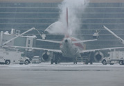 下雪天飛機能起飛嗎？下雪天飛機可以降落嗎？