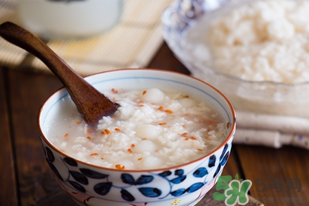 產(chǎn)婦喝米酒后還能喂奶嗎？哺乳期喝米酒會(huì)影響喂奶嗎？