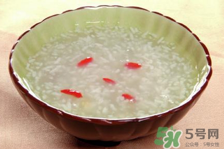 產(chǎn)婦喝米酒后還能喂奶嗎？哺乳期喝米酒會(huì)影響喂奶嗎？