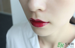 圣羅蘭唇釉怎么涂？ysl唇釉怎么涂好看？