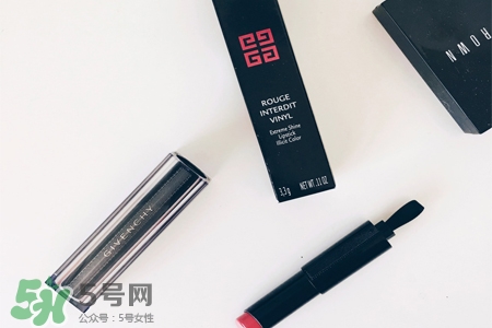 紀(jì)梵希新禁忌之吻唇膏有幾個(gè)顏色？紀(jì)梵希禁忌之吻唇膏新舊區(qū)別