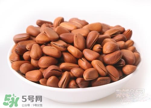 松子和核桃哪個營養(yǎng)價值更高？松子和核桃哪個更容易發(fā)胖？