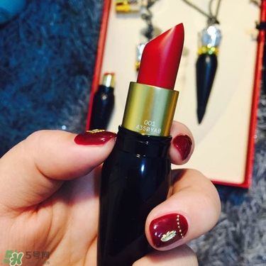 cl黑管口紅和金管有什么區(qū)別？cl黑管和cl金管哪個好？