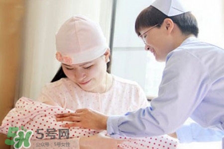 喂母乳乳房會下垂嗎？喂母乳會導致胸部下垂嗎？
