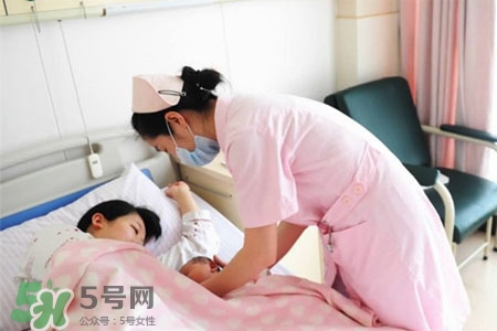 喂母乳為什么會(huì)胸部下垂？正確哺乳不會(huì)導(dǎo)致胸部下垂