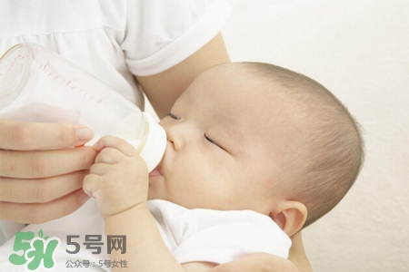 喂母乳為什么會(huì)胸部下垂？正確哺乳不會(huì)導(dǎo)致胸部下垂