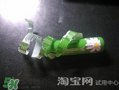 小甘菊唇膏小孩能用嗎？herbacin賀本清小甘菊唇膏小孩可以用嗎？