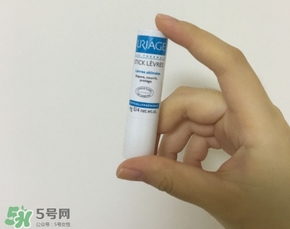 依泉和dhc唇膏哪個(gè)好？依泉唇膏和dhc唇膏哪個(gè)好？
