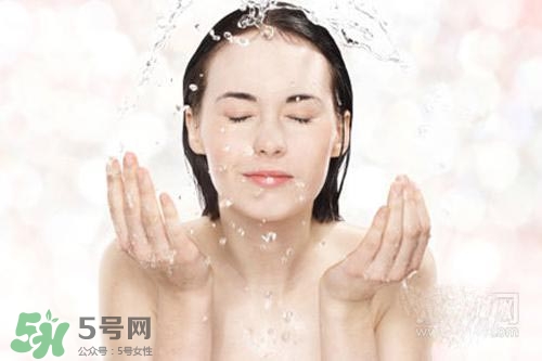 封閉性粉刺用什么洗臉？封閉性粉刺怎么洗臉？