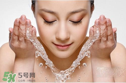 封閉性粉刺用什么洗臉？封閉性粉刺怎么洗臉？