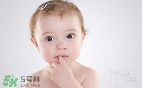 寶寶喜歡咬下嘴唇是怎么回事？寶寶喜歡咬下嘴唇怎么辦？