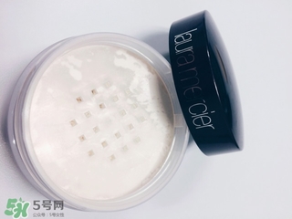 laura羅拉散粉和紀(jì)梵希散粉哪個(gè)好？羅拉和紀(jì)梵希散粉對比