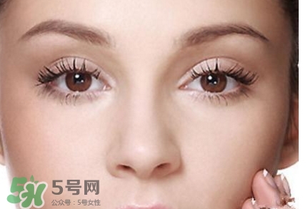 切眉后眼睛腫怎么辦？切眉后眼睛變形怎么回事怎么辦？