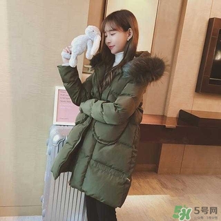 小個(gè)子女生適合穿什么羽絨服？個(gè)子矮的女生適合什么羽絨服