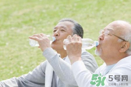 霧霾天為什么要多喝水？霧霾天要喝多少水才健康？