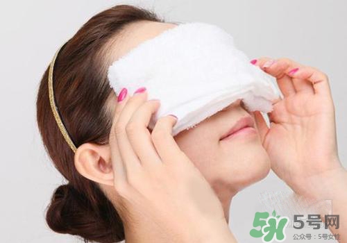 眼皮跳是冷敷還是熱敷？眼皮跳怎么辦？