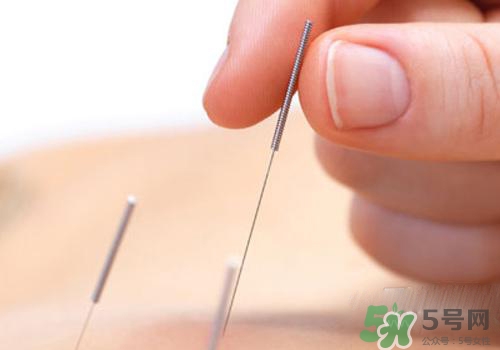 眼皮跳是冷敷還是熱敷？眼皮跳怎么辦？