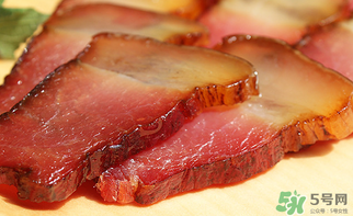 腌咸肉一斤肉放多少鹽？腌咸肉一斤肉放鹽比例