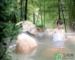 泡溫泉后要洗澡嗎？泡完溫泉后多久可以洗澡？