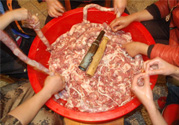 灌香腸的腸衣是什么？香腸的腸衣是什么做的？