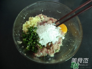 肉丸子可以用面粉嗎？肉丸子用什么粉？