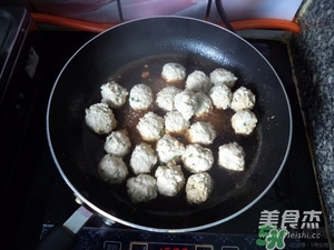 肉丸子可以用面粉嗎？肉丸子用什么粉？