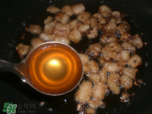 熬豬油為什么要加水？熬豬油水放多了怎么辦？