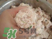 做藕丸子要放多少鹽？一斤藕做藕圓子放多少鹽合適？