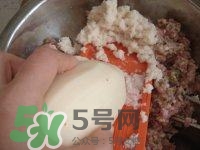 做藕丸子要放多少鹽？一斤藕做藕圓子放多少鹽合適？