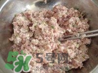 做藕丸子要放多少鹽？一斤藕做藕圓子放多少鹽合適？