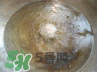 做藕丸子要放多少鹽？一斤藕做藕圓子放多少鹽合適？