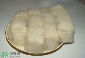霉豆腐長(zhǎng)黑毛能吃嗎？霉豆腐為什么長(zhǎng)黑毛？