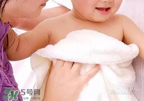 寶寶拉肚子發(fā)燒39度會燒壞腦子嗎？寶寶拉肚子發(fā)燒39度怎么辦？