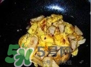 魚(yú)丸和雞蛋可以一起吃嗎？魚(yú)丸和雞蛋能不能同時(shí)吃？