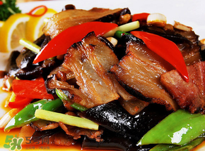 臘肉蒸什么菜好吃？蒸臘肉放什么材料好吃？