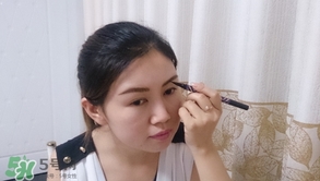液體眉筆怎么用？液體眉筆使用方法