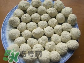 豆腐丸子散了怎么辦？豆腐丸子怎么做不散？