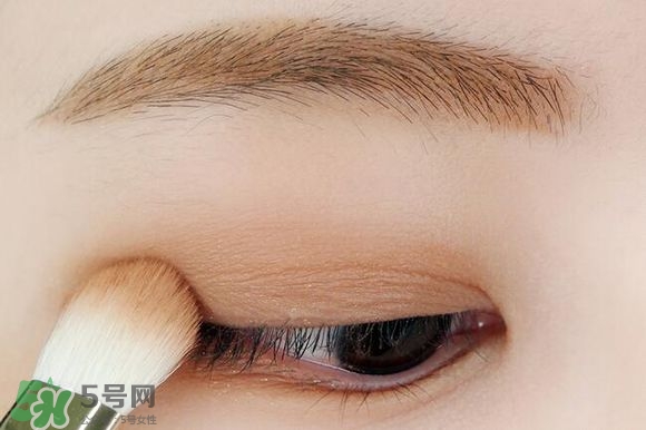 李圣經(jīng)妝容怎么化？李圣經(jīng)仿妝教程