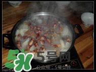 臘豬腳燉什么好吃？臘豬蹄燉什么好吃？