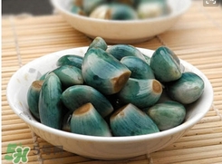 臘八蒜為什么是綠色的？臘八蒜怎么變綠？