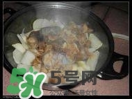 臘豬腳燉什么好吃？臘豬蹄燉什么好吃？