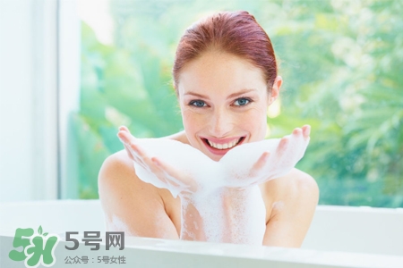 冬天洗澡水溫50度行嗎？50度的水可以洗澡嗎？
