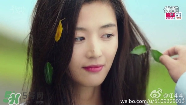 李溪芮的口紅什么顏色？李溪芮口紅色號試色
