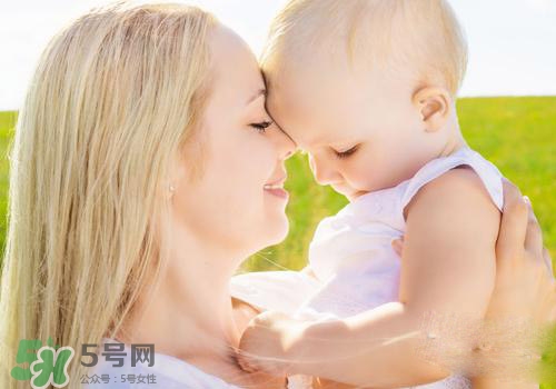 寶寶半歲添加什么輔食？寶寶半歲吃什么？