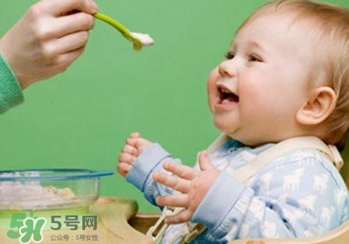 寶寶半歲添加什么輔食？寶寶半歲吃什么？