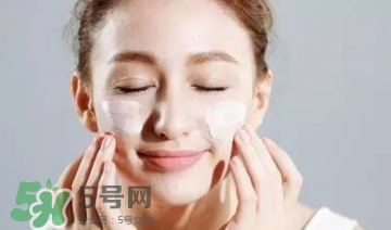素顏霜對(duì)皮膚有傷害嗎？素顏霜對(duì)皮膚的傷害大嗎？