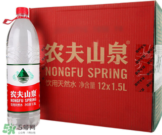 礦泉水會過期嗎？礦泉水過期了還能喝嗎？