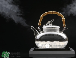 冬天喝涼水好嗎？冬天喝冷水還是熱水？